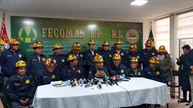 Conferencia de prensa de cooperativistas mineros
