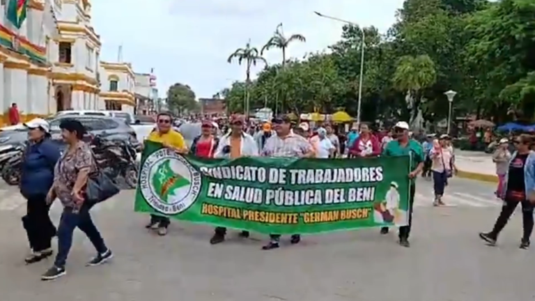 Marcha de trabajadores en salud del Beni