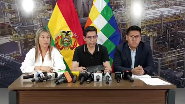 Conferencia de prensa YPFB