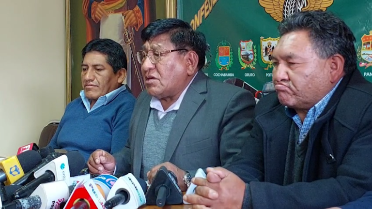 Conferencia de prensa de representantes del transporte