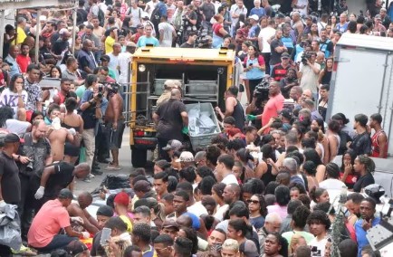 El Supremo de Brasil pide al gobernador de Río de Janeiro explicaciones sobre el operativo policial Residentes entregan decenas de cuerpos tras la operación policial contra una organización criminal en Río de Janeiro, Brasil - Europa Press/Contacto/Jose Lucena
