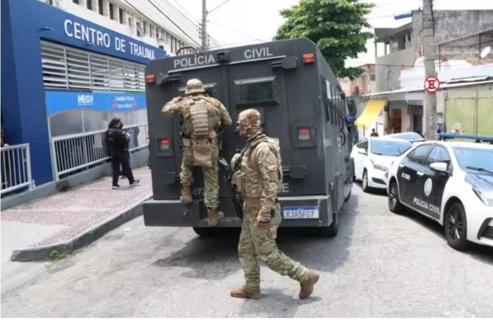 Alrededor de 60 muertos en una operación contra Comando Vermelho en Río de Janeiro Agentes de la Policía durante un operativo antidrogas en Río de Janeiro- Europa Press/Contacto/Jose Lucena