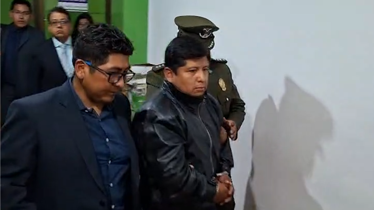 Aprehenden a Huarachi por riesgos de fuga en la investigación por enriquecimiento ilícito Aprehenden a Juan Carlos Huarachi, exejecutivo de la COB