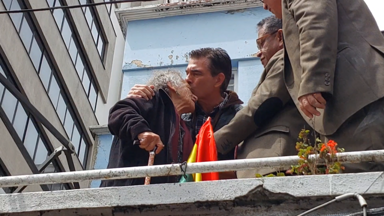 Rodrigo Paz y Amparo Carvajal en predios de la APDHB