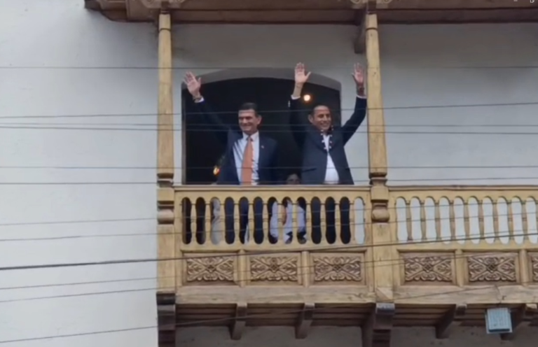 Saludo de Rodrigo Paz Y Edman Lara desde el balcón de la Casa de la Libertad
