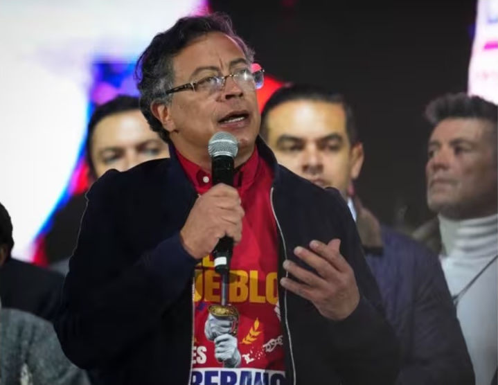 Petro cuestiona la identidad de quien le ofrece en nombre del Tren de Aragua sumarse al proceso de paz Gustavo Petro, presidente de Colombia. - Europa Press/Contacto/Li Zijian