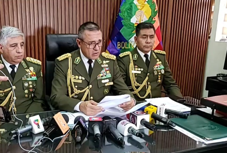 Conferencia de prensa Comandante de la Policía, Augusto Russo