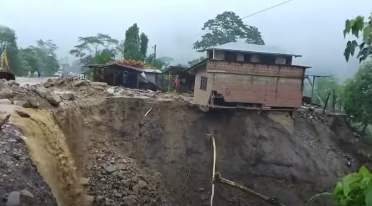Inundaciones en Villa Tunari afectan viviendas, cultivos y tres centrales Población de Cristal Mayu central Yungas Espiritu Santo, Cochabamba, afectada por las lluvias