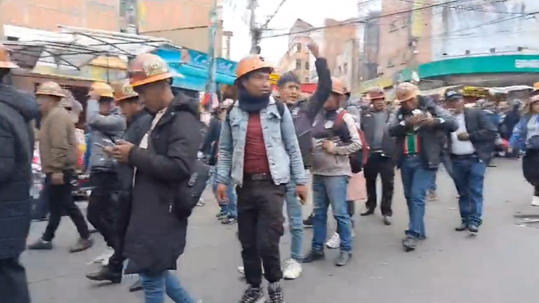 Marcha de cooperativas mineras en La Paz