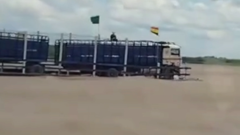 Fuerte oleaje en el río Mamoré pone en riesgo a vehículos pesados, según choferes