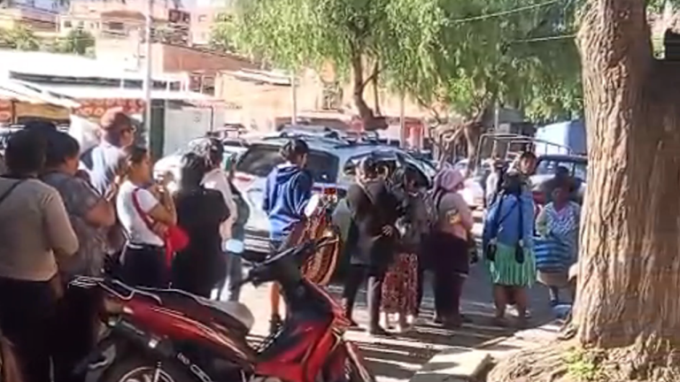 Tiendas cerradas y largas filas en Tarija tras anuncio de medidas económicas Largas filas en Tarija tras anuncio de medidas económicas