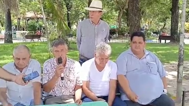 Productores lecheros en Beni declaran huelga de hambre por adeudos de la empresa EBA Productores lecheros en el Beni se declaran en emergencia