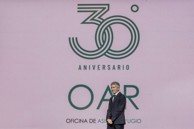 (Archivo) El ministro del Interior, Fernando Grande-Marlaska, interviene durante la entrega de los primeros Premios al Mérito de la protección Internacional por el 30 aniversario de la Oficina de Asilo y Refugio en La Estación Gran Teatro CaixaBank, a 16 - Ricardo Rubio - Europa Press - Archivo