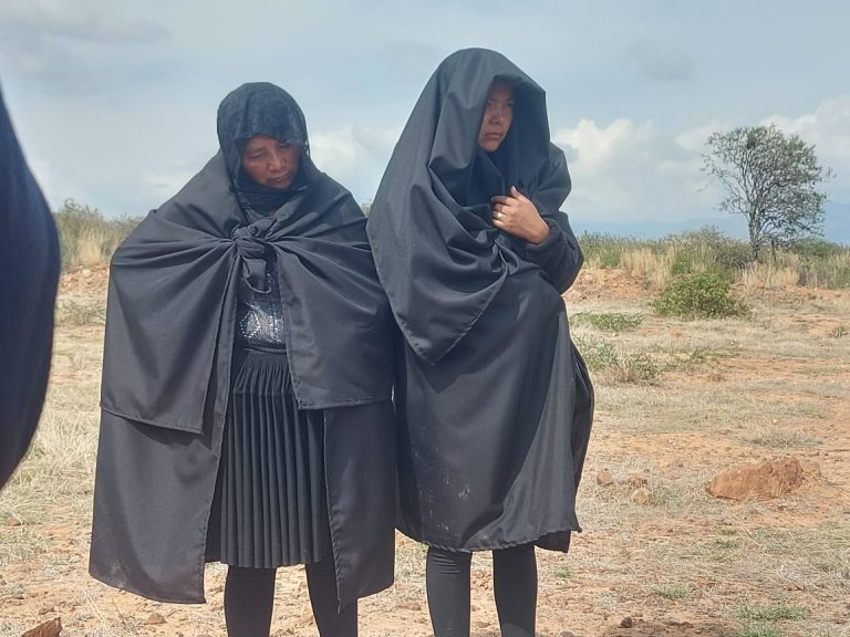 Gobierno preocupado por los hechos en Cotapachi, asegura que el Ejecutivo acompañará las investigaciones Familiares de los muertos por conflictos en Colcapirhua / Foto: Fides Cochabamba /