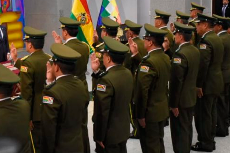 Esta tarde cambiarán a los comandantes departamentales y directores policiales (Archivo) Posesión de nuevas autoridades policiales / Imagen de referencia/ Foto: ABI