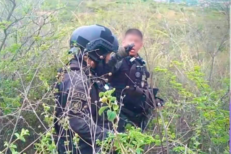 Ministro de Gobierno señala que ataque a policías en Colcapirhua fue planificado y considera que el policía disparó en defensa propia Policía y arma de fuego en Colcapirhua