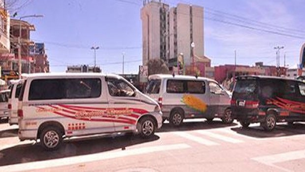 Oruro: pasajes interdepartamentales en surubíes se disparan hasta en un 100% “Surubíes” que prestan servicio Oruro-Cochabamba. Foto de archivo: La Patria.